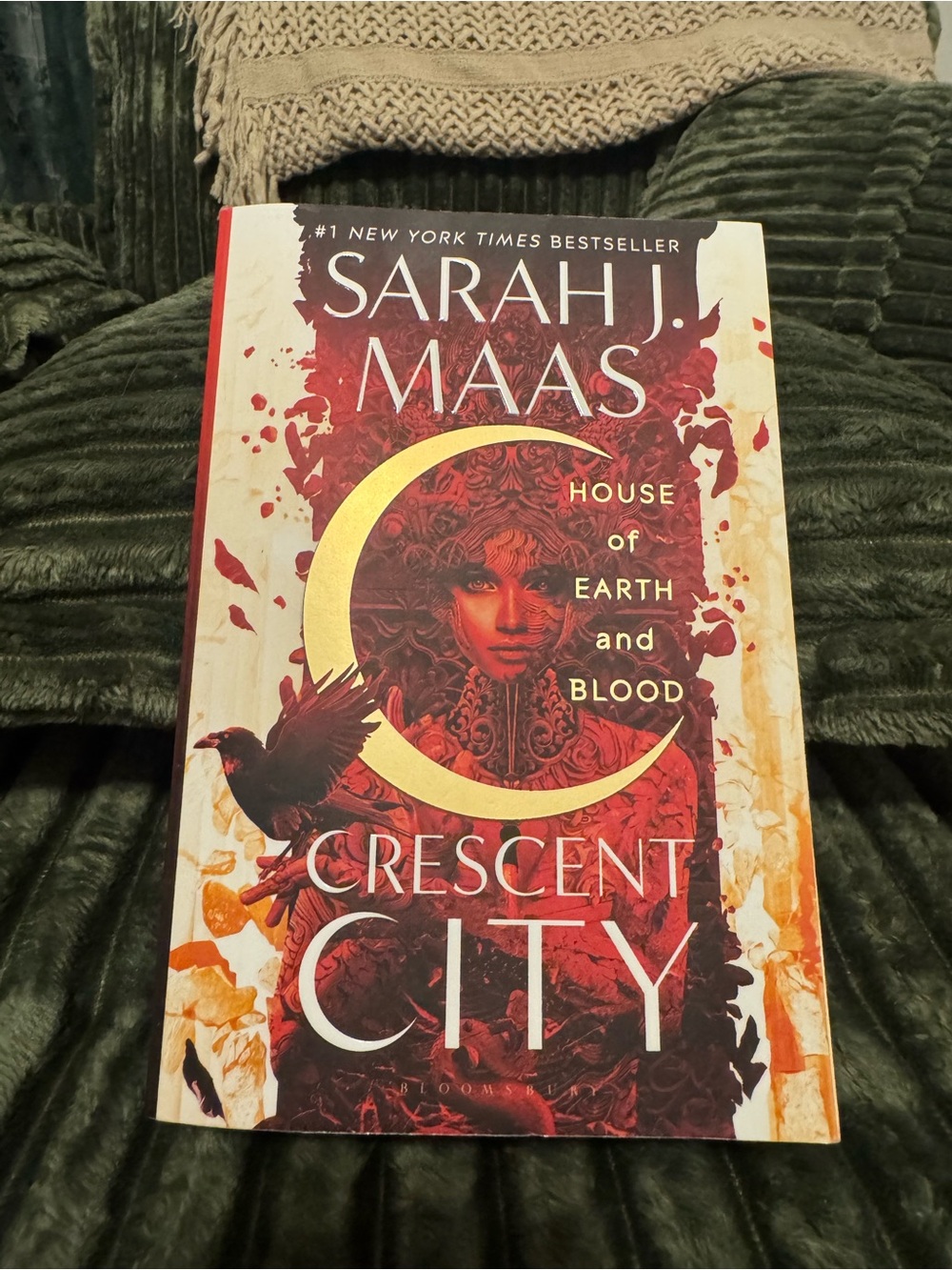 Sarah J. Maas - Crescent City: House of Earth and Blood (Red & Gold Cover)